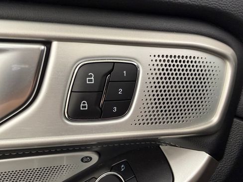 Used 2024 Ford Explorer Limited w/ Limited Technology Package RWD image 15