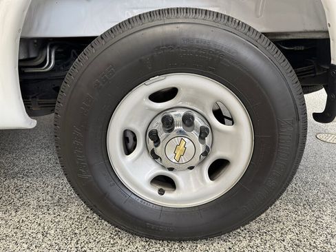 Used 2025 Chevrolet Express 3500 LT w/ LT Preferred Equipment Group RWD image 24