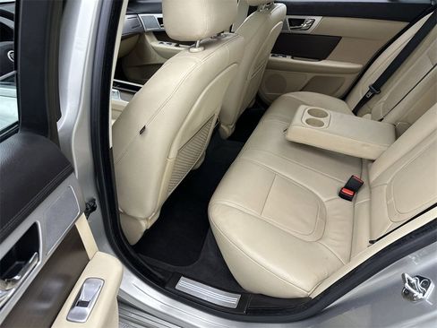 Used 2012 Jaguar XF image 23