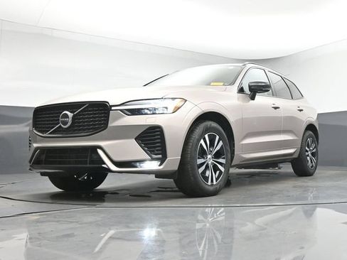 Used 2024 Volvo XC60 B5 Core w/ Protection Package Premier AWD/4WD image 12