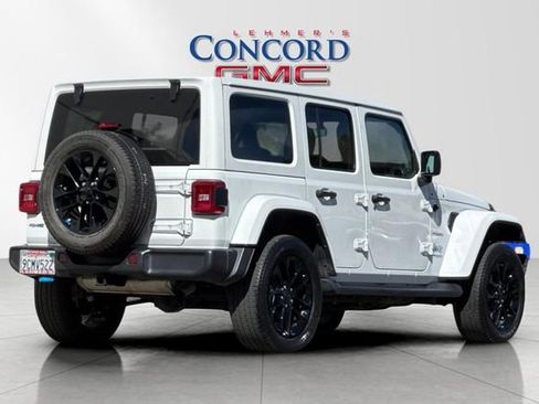 Used 2022 Jeep Wrangler Unlimited Sahara w/ Cold Weather Group AWD/4WD image 4