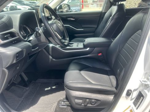 Certified 2025 Toyota Highlander XLE AWD/4WD image 10