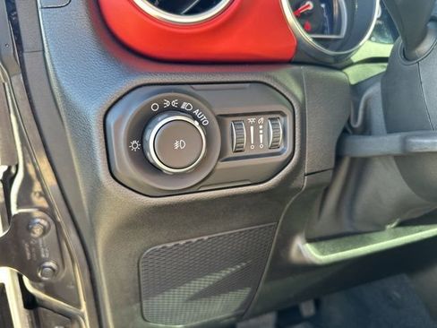 Used 2021 Jeep Wrangler Unlimited Rubicon image 16