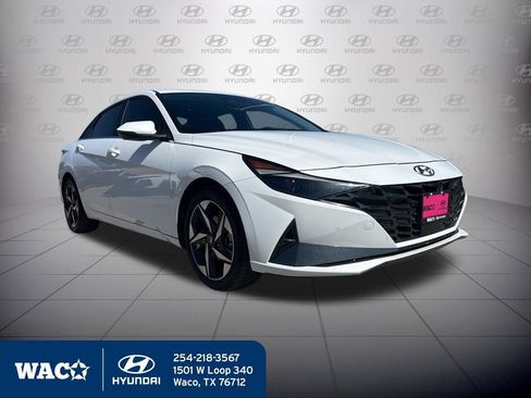 Used 2023 Hyundai Elantra Limited image 3