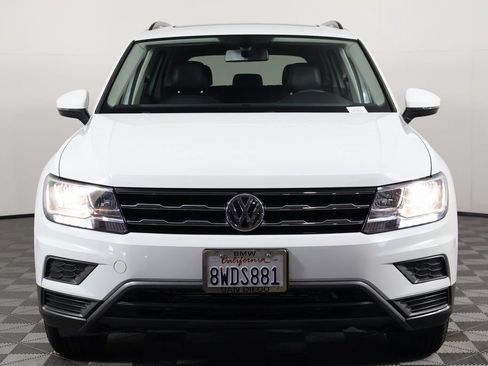 Used 2021 Volkswagen Tiguan SE w/ Panoramic Sunroof Package FWD image 2