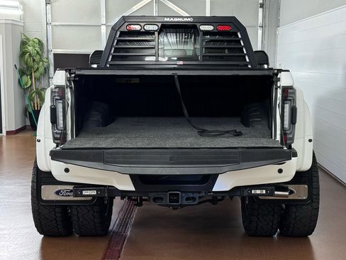 Used 2020 Ford F350 Lariat w/ Chrome Package image 5