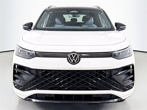 New 2026 Volkswagen Tiguan SE R-Line image 2