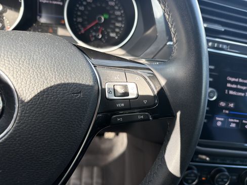 Used 2020 Volkswagen Tiguan SE w/ Panoramic Sunroof Package FWD image 19