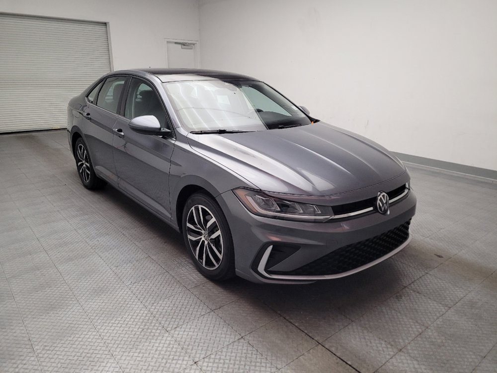 Used 2025 Volkswagen Jetta SE FWD image 13