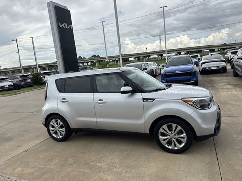 Used 2016 Kia Soul + w/ Primo Package FWD image 13