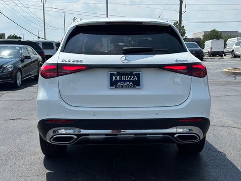 Used 2025 Mercedes-Benz GLC 300 4MATIC image 5
