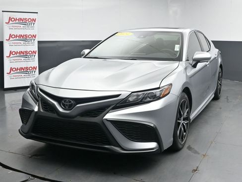 Used 2024 Toyota Camry SE FWD image 4