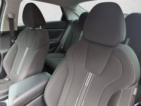 Used 2023 Hyundai Elantra SEL w/ Convenience Package FWD image 10