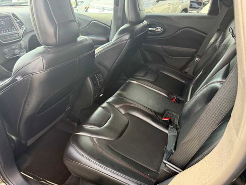 Used 2021 Jeep Cherokee Trailhawk AWD/4WD image 16