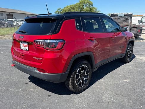 Used 2026 Jeep Compass Trailhawk AWD/4WD image 10