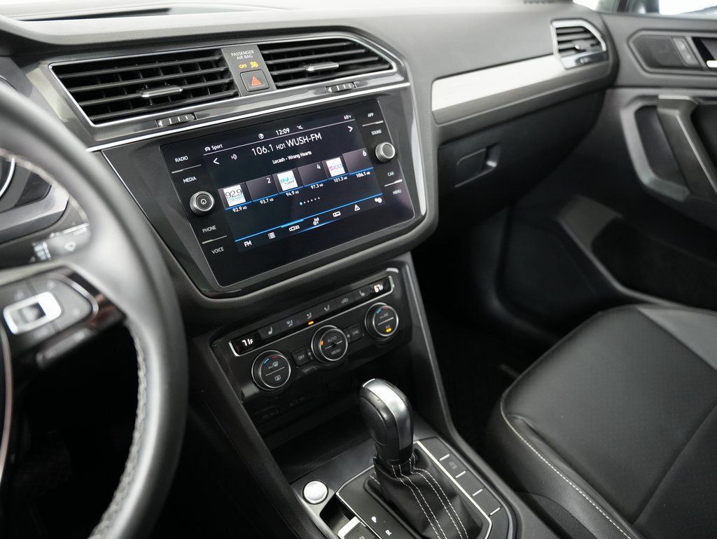 Used 2021 Volkswagen Tiguan SE w/ Panoramic Sunroof Package AWD/4WD image 18