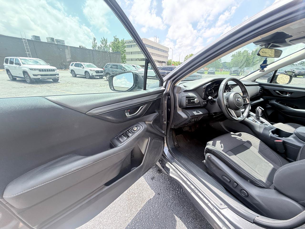 Used 2023 Subaru Outback Premium AWD/4WD image 9