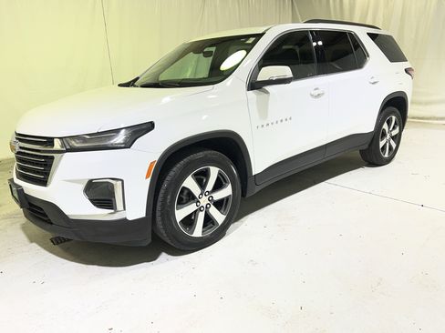 Used 2023 Chevrolet Traverse LT w/ LT Premium Package AWD/4WD image 6