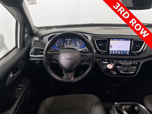 Used 2020 Chrysler Pacifica Touring w/ S Appearance Package image 21