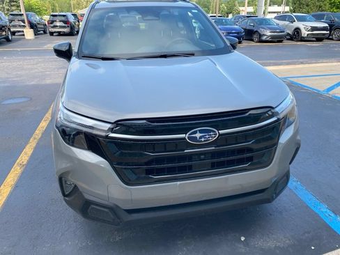 Used 2025 Subaru Forester Touring w/ Popular Package - Touring AWD/4WD image 2