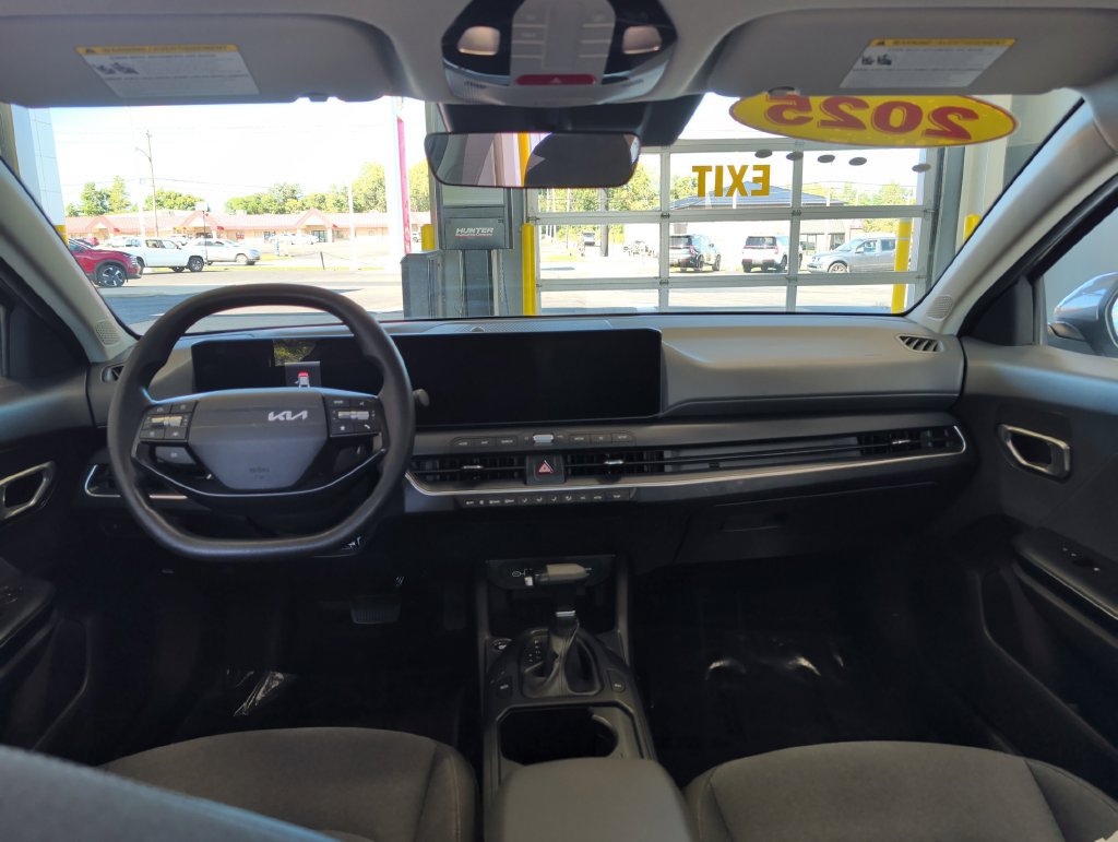 Used 2025 Kia K4 FWD image 23