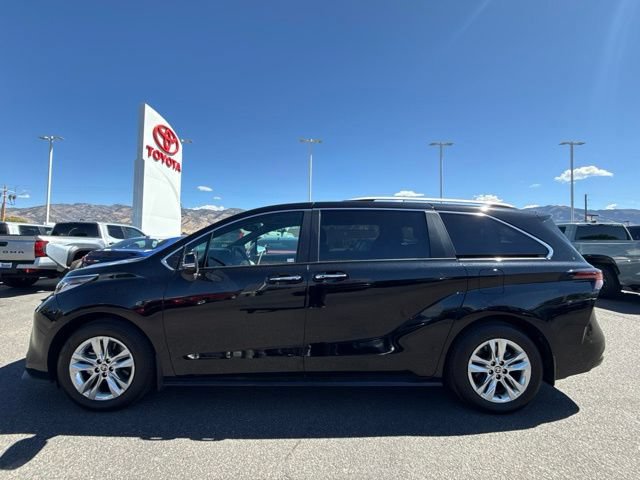 Used 2025 Toyota Sienna Limited FWD image 8