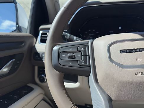 Used 2023 GMC Yukon XL Denali AWD/4WD image 17