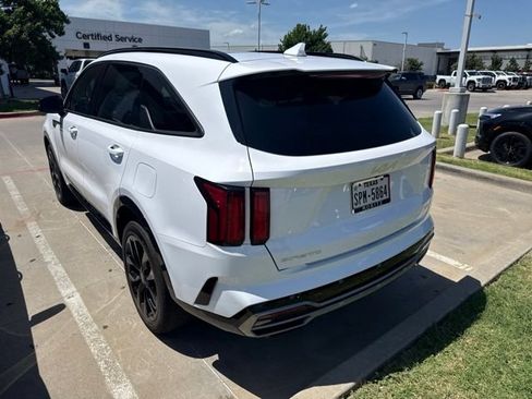 Used 2023 Kia Sorento SX AWD/4WD image 4