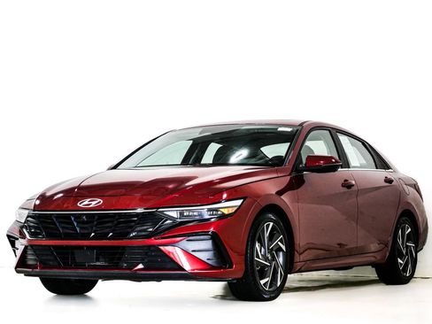 Used 2024 Hyundai Elantra Limited FWD image 3