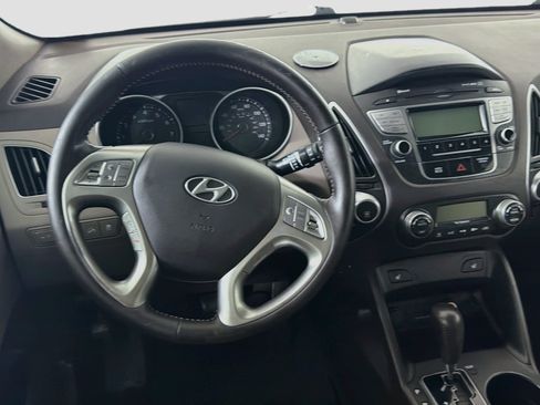Used 2012 Hyundai Tucson Limited FWD image 17