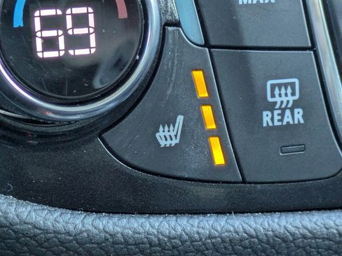 Used 2024 Chevrolet Equinox Premier image 24