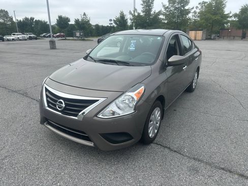 Used 2017 Nissan Versa SV FWD image 1