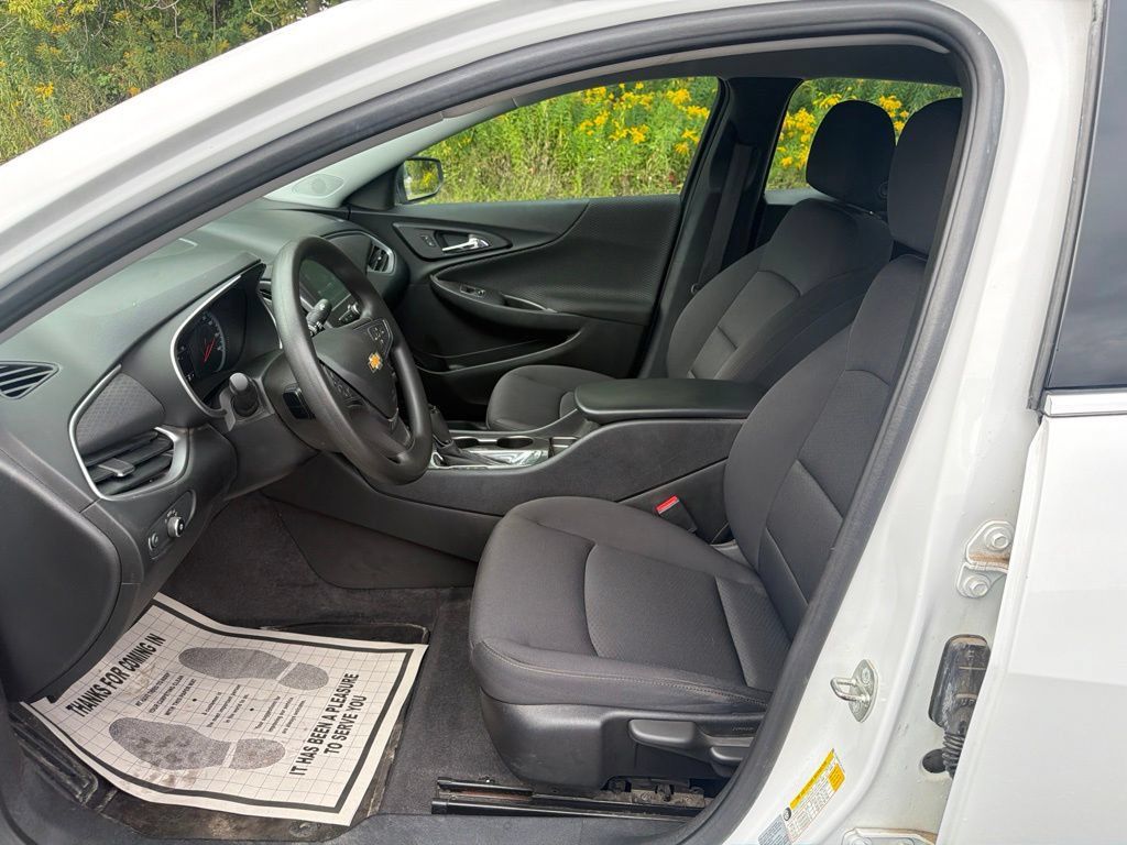 Certified 2018 Chevrolet Malibu LS FWD image 10