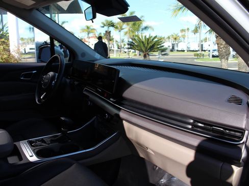 Certified 2025 Kia Carnival EX image 14