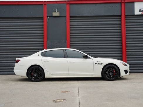 Used 2022 Maserati Quattroporte Modena Q4 image 10