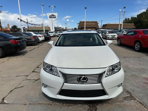 Used 2014 Lexus ES 350 w/ Luxury Package FWD image 2
