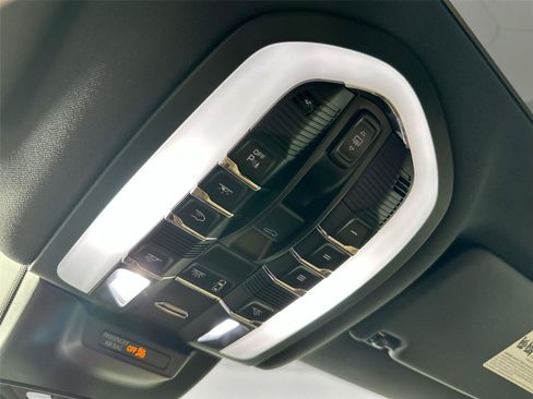 Certified 2024 Porsche Macan AWD/4WD image 26