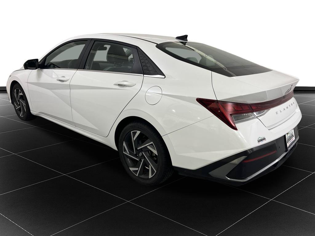 Used 2024 Hyundai Elantra Limited FWD image 3