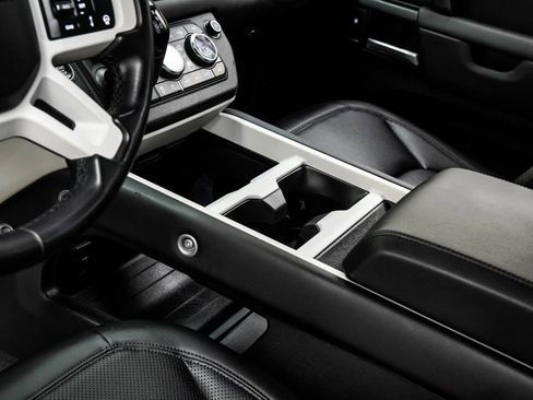 Used 2025 Land Rover Defender 110 S image 21