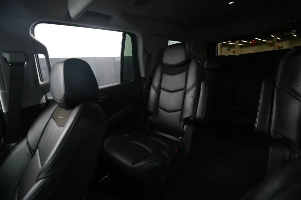 Used 2019 Cadillac Escalade Premium Luxury w/ LPO, Radiant Package AWD/4WD image 39