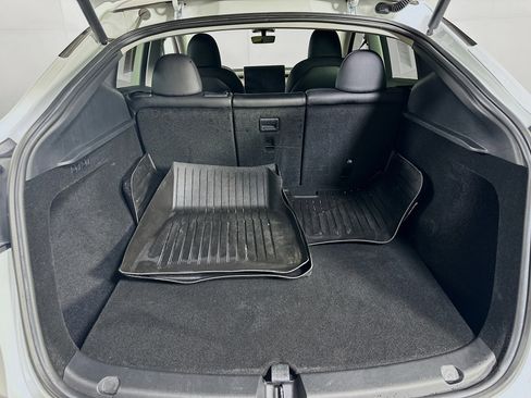 Used 2022 Tesla Model Y Long Range image 27