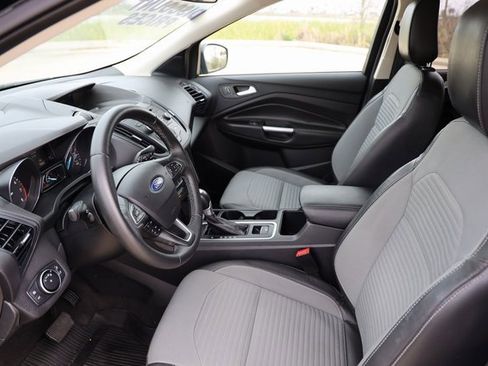 Used 2018 Ford Escape SE w/ SE Sport Appearance Package image 10