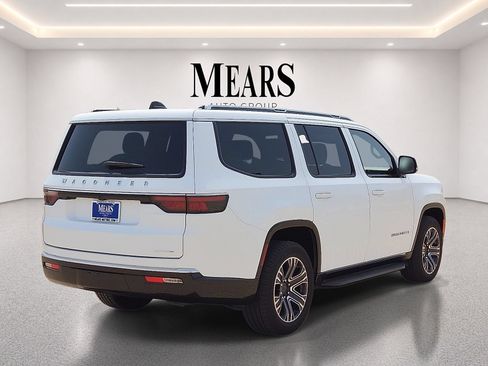 Used 2024 Jeep Wagoneer Series II w/ Flexible Seating Group RWD image 5