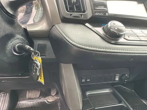 Used 2016 Toyota RAV4 XLE AWD/4WD image 17