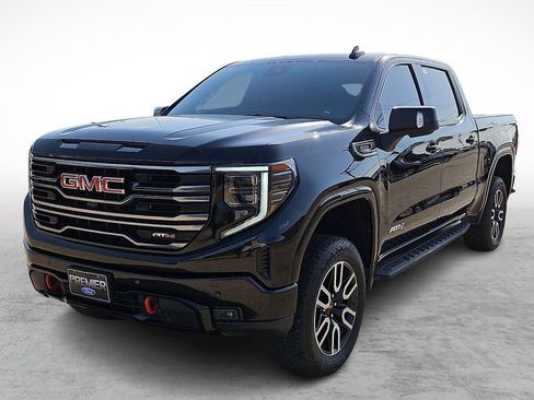 Used 2025 GMC Sierra 1500 AT4 w/ AT4 Premium Package AWD/4WD image 5