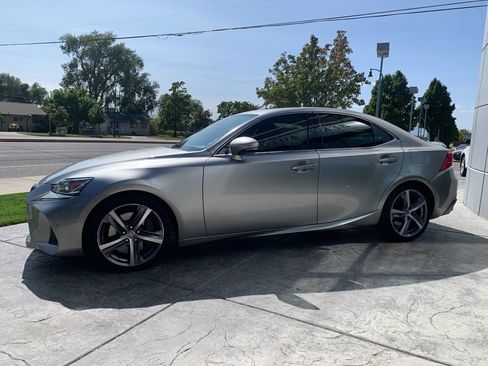 Used 2017 Lexus IS 300 AWD image 4