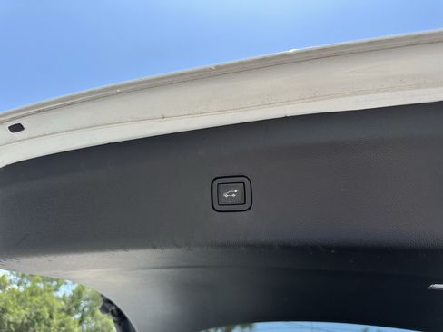 Used 2020 Buick Enclave Essence FWD image 10