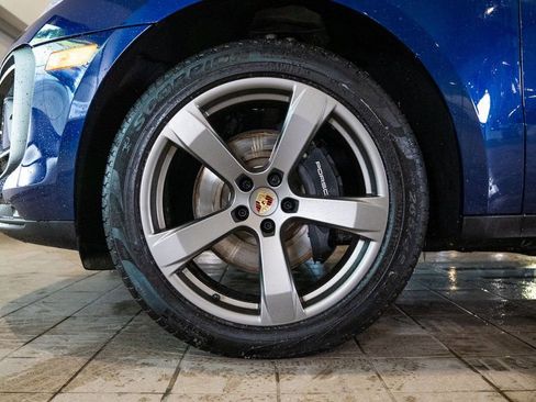Certified 2025 Porsche Macan image 11