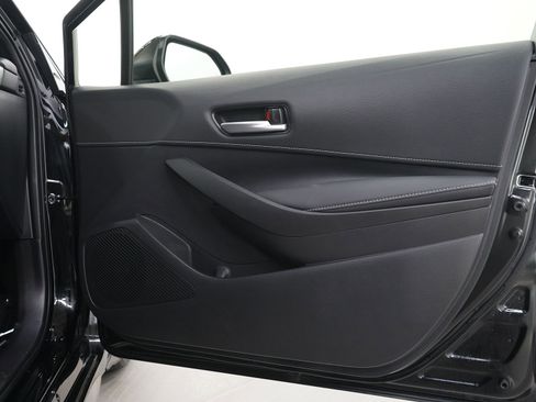Used 2025 Toyota Corolla Hatchback w/ SE Package FWD image 9