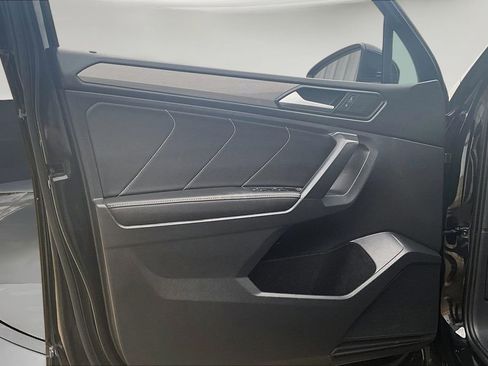 Used 2022 Volkswagen Tiguan SE image 21